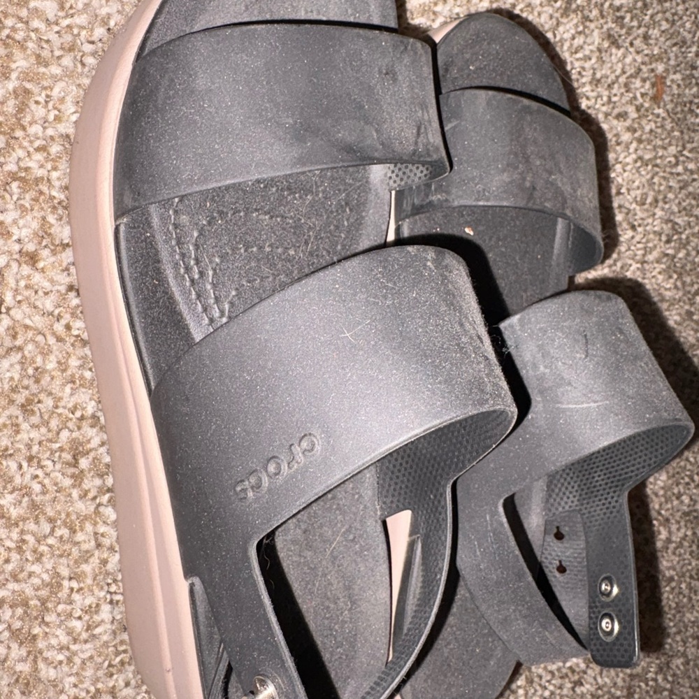 CROCS Black platform sandals size 8 - Picture 2 of 4